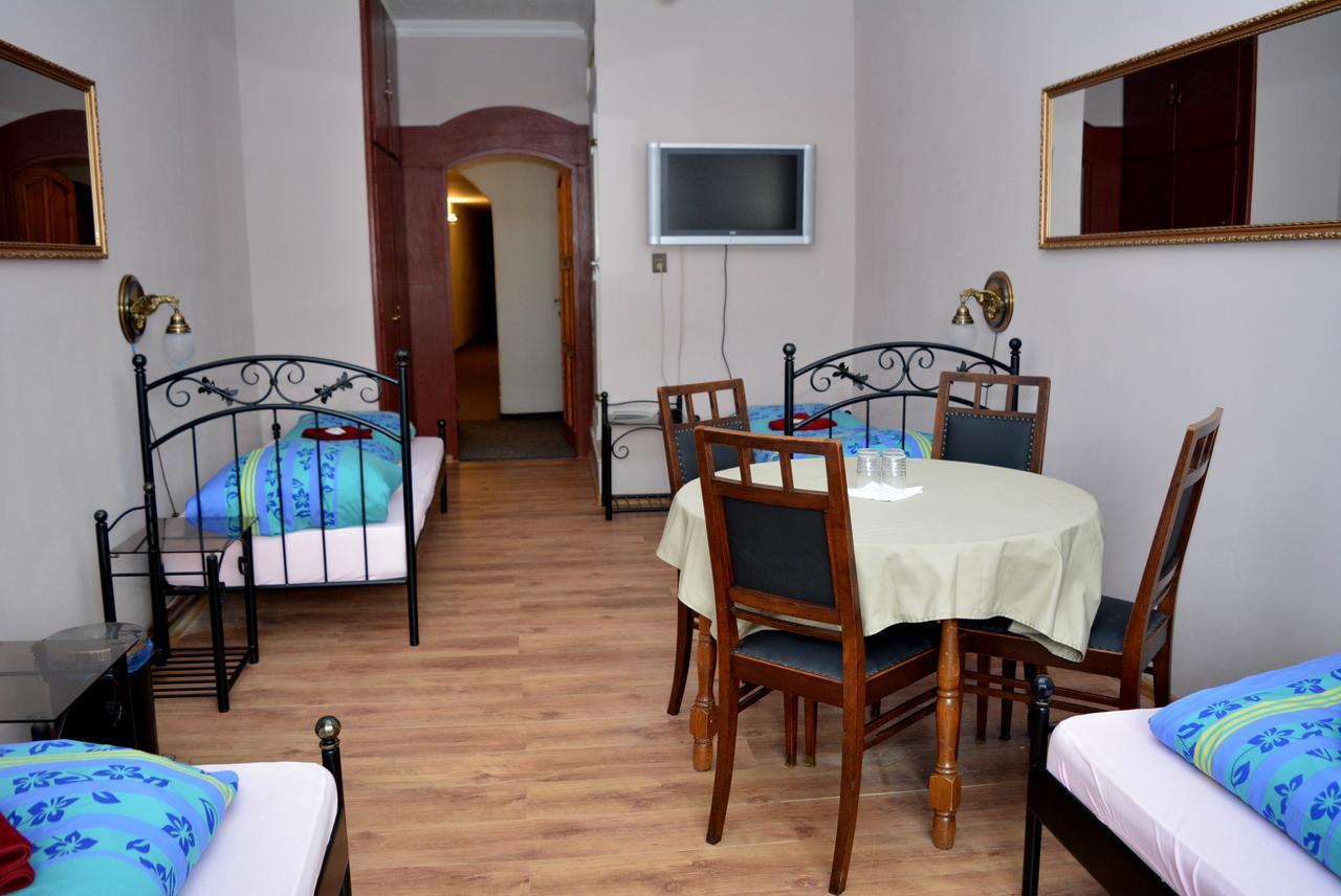 Hotel Posta Дечин Экстерьер фото