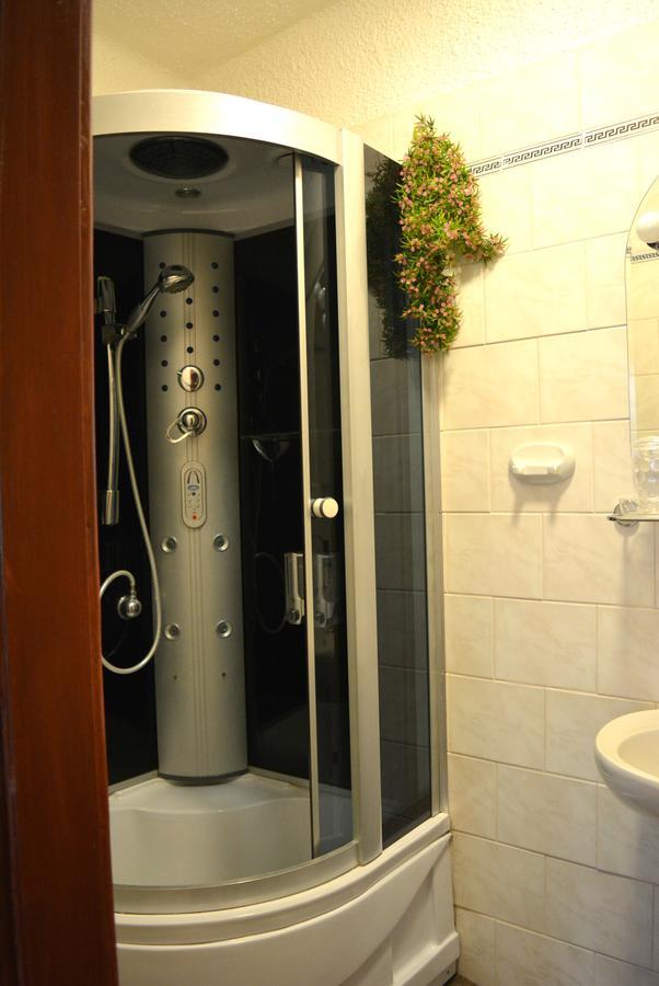 Hotel Posta Дечин Экстерьер фото